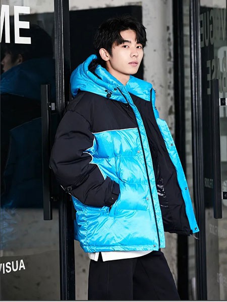 越也2022秋冬季拼色棉服