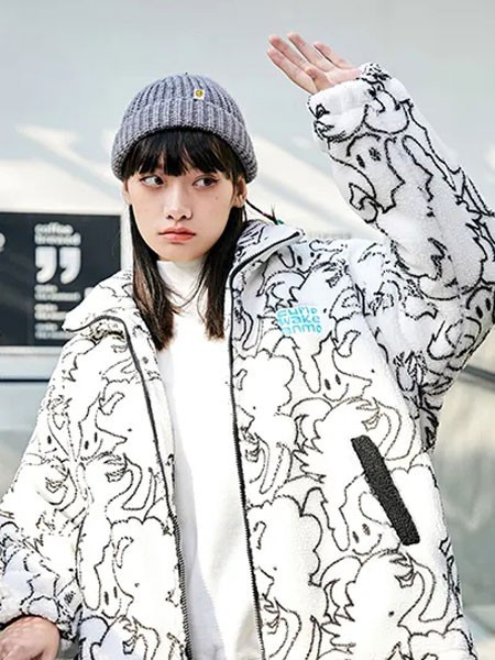 越也2023秋冬季白色大衣