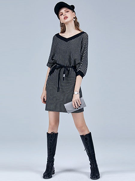 naturally女装2023春夏季灰色连衣裙