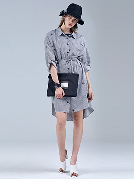 naturally女装2023春夏季灰色衬衫裙