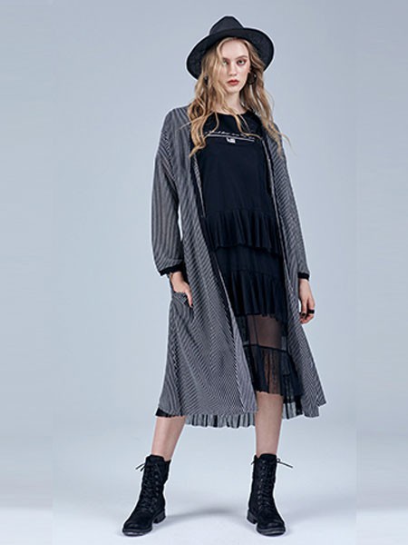 naturally女装2023春夏季黑色连衣裙