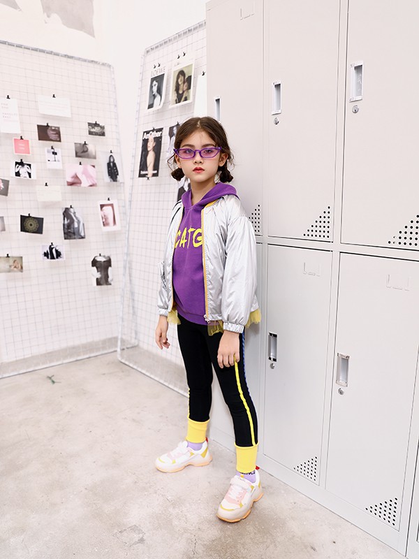 叮当猫童装2022秋冬季紫色卫衣