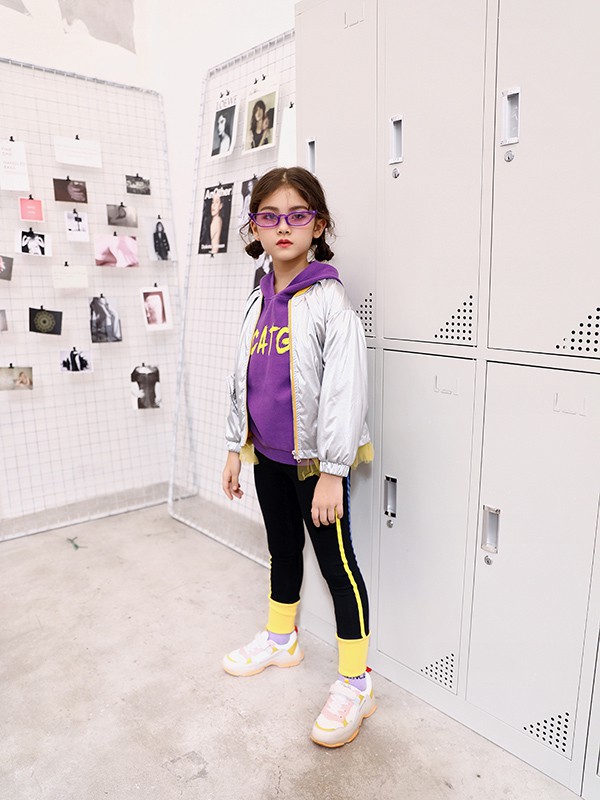 叮当猫童装2022秋冬季紫色T恤