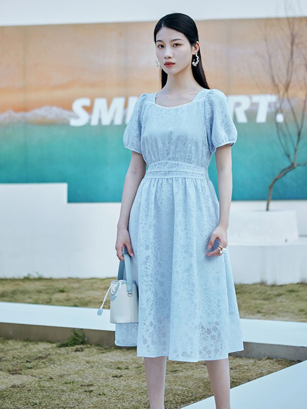 她谷2023春夏季蓝色连衣裙
