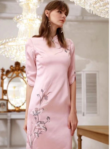 木帛女装2023春夏季粉色连衣裙