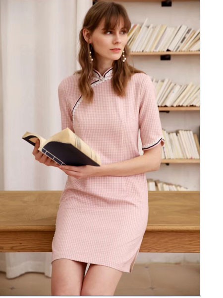 木帛女装2023春夏季粉色连衣裙