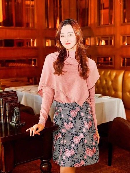 卡索女装2023春夏季粉色T恤