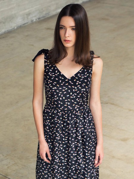 蜜西娅女装2023春夏季黑色吊带裙