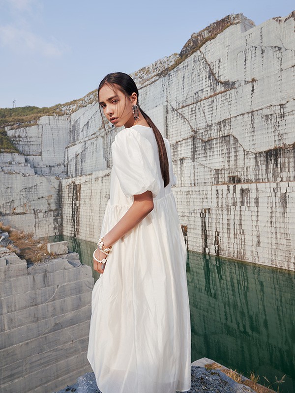 氏伽女装2023春夏季白色连衣裙