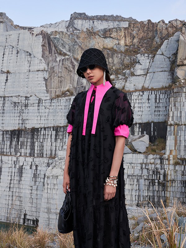 氏伽女装2023春夏季黑色连衣裙