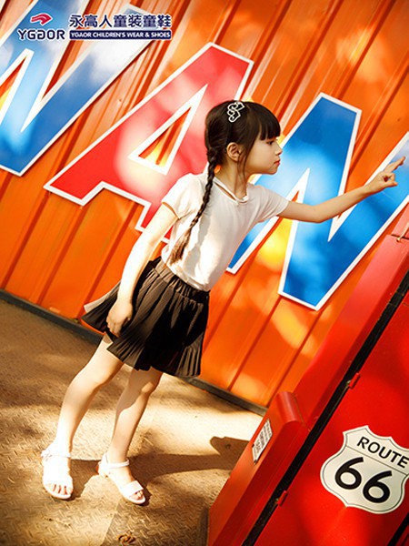 永高人童装2023春夏季黑色百褶裙