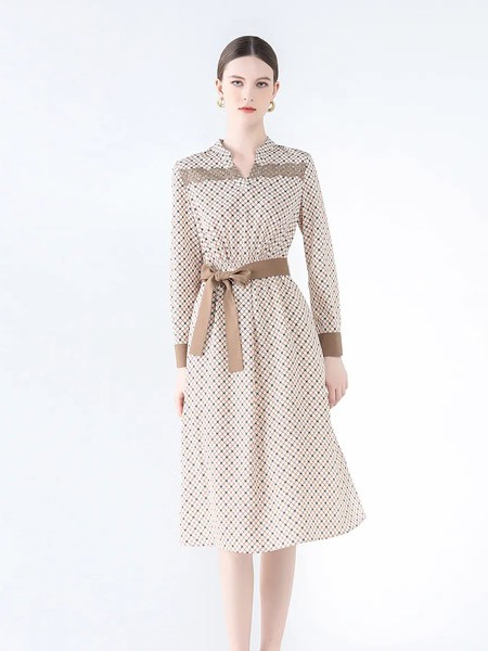 红凯贝尔女装2023春夏季白色连衣裙