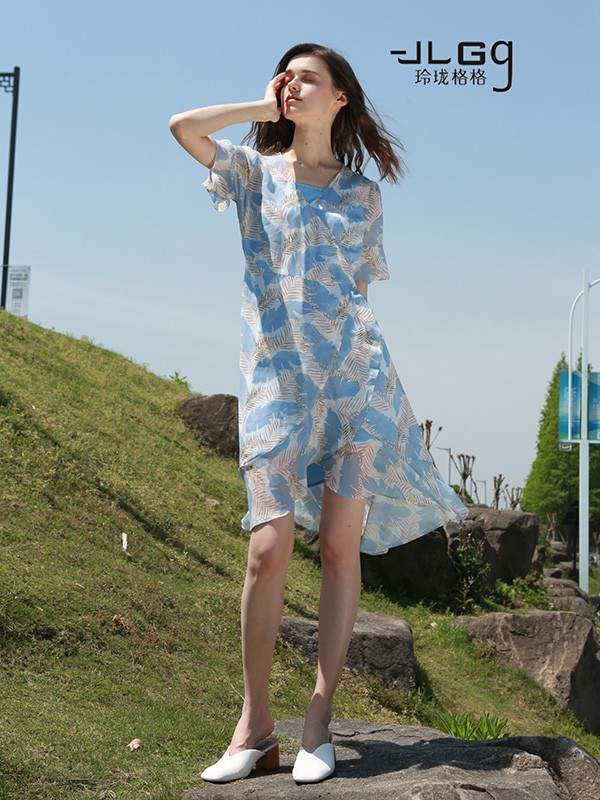 玲珑格格女装2023春夏季蓝色连衣裙