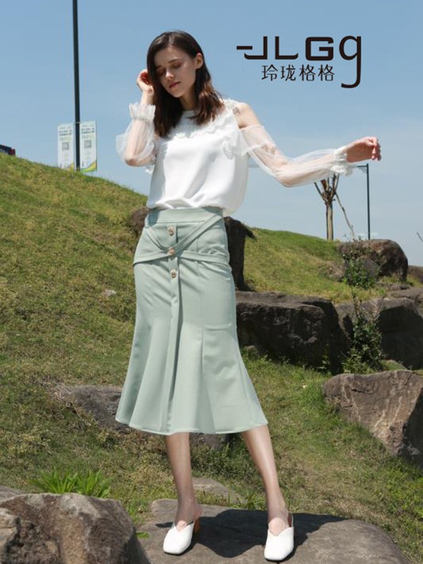 玲珑格格女装2023春夏季白色T恤