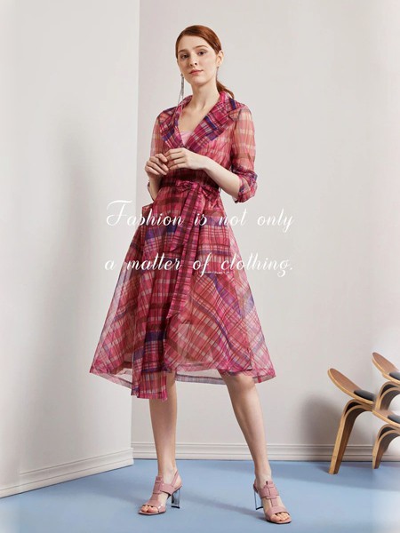 莱芙.艾迪儿女装2023春夏季红色连衣裙