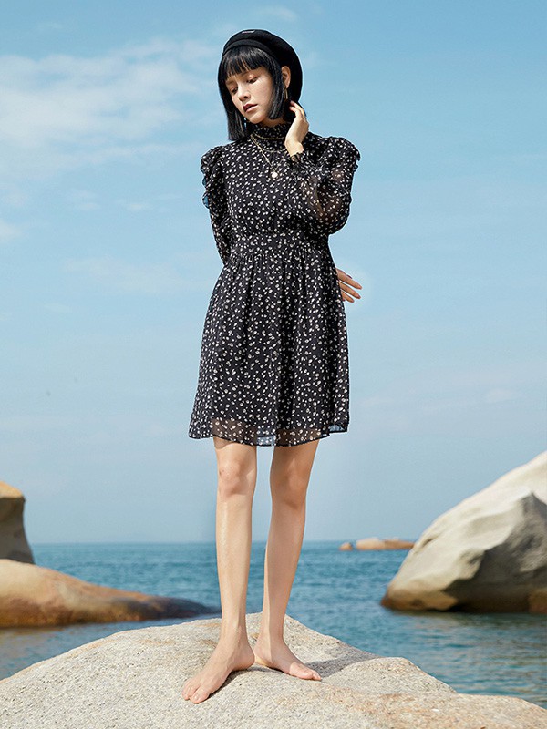 欧尚尼2022秋冬季黑色连衣裙