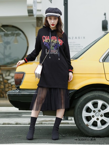 楚阁女装2023春夏季黑色卫衣