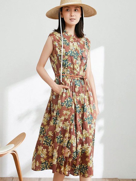 蒲牌2023春夏季咖啡色连衣裙