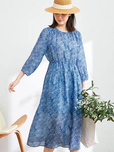 蒲牌女装2023春夏季蓝色连衣裙