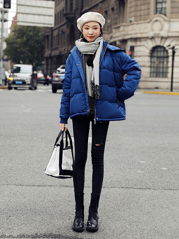 知彩女装2022秋冬季藏蓝色羽绒服