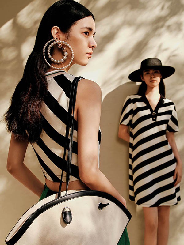 XG雪歌女装2023春夏季白色连衣裙