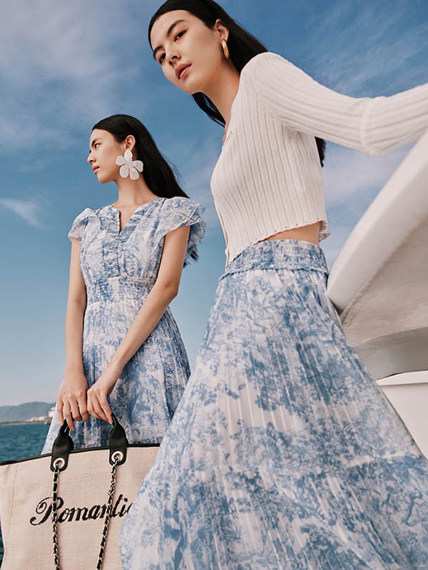 XG雪歌女装2023春夏季蓝色连衣裙