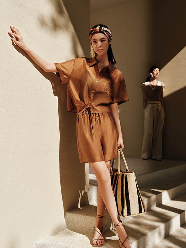 XG雪歌女装2023春夏季咖啡色连衣裙