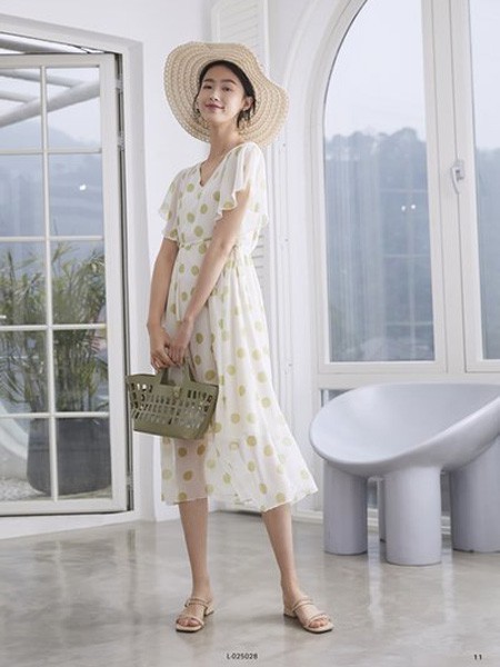 婉枫女装2023春夏季白色连衣裙