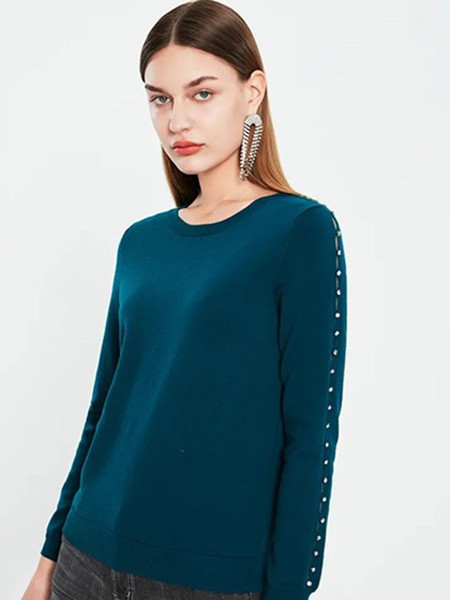 菲妮迪女装2022秋冬季藏蓝色针织衫