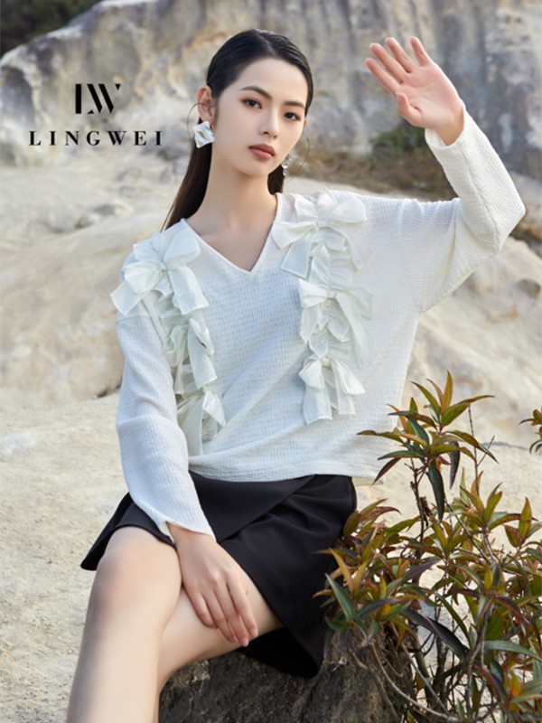 领葳2023春夏季白色T恤