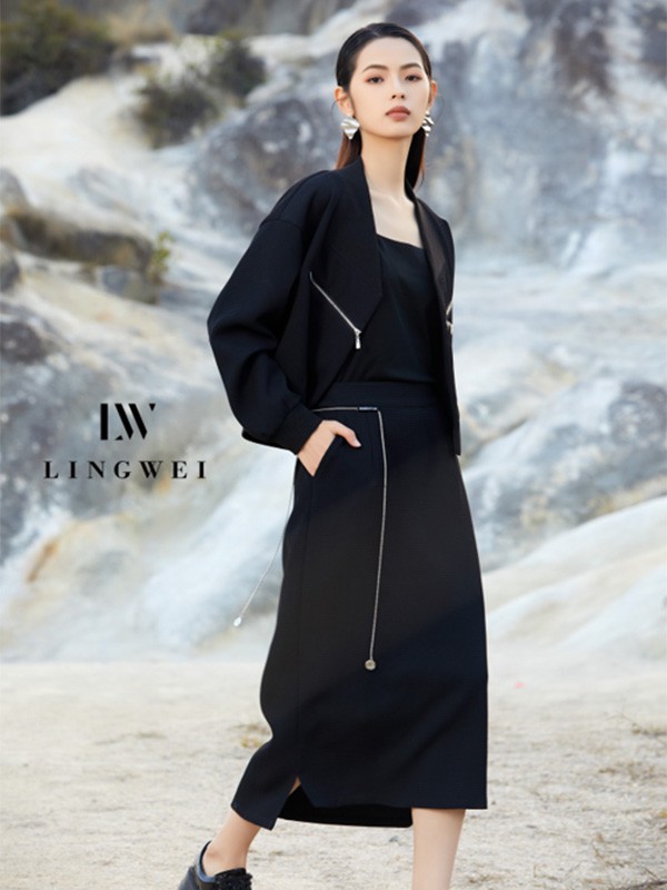 领葳女装2023春夏季黑色连衣裙