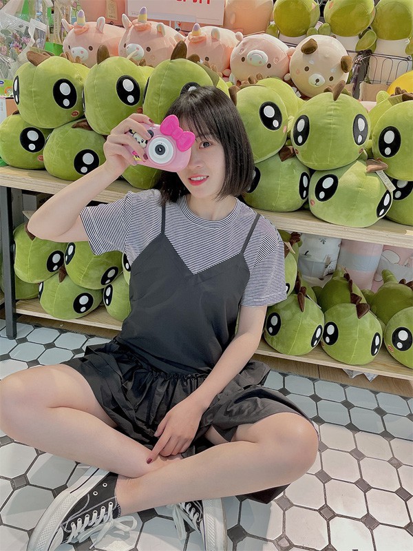 歌瑞丝芬女装2023春夏季灰色T恤