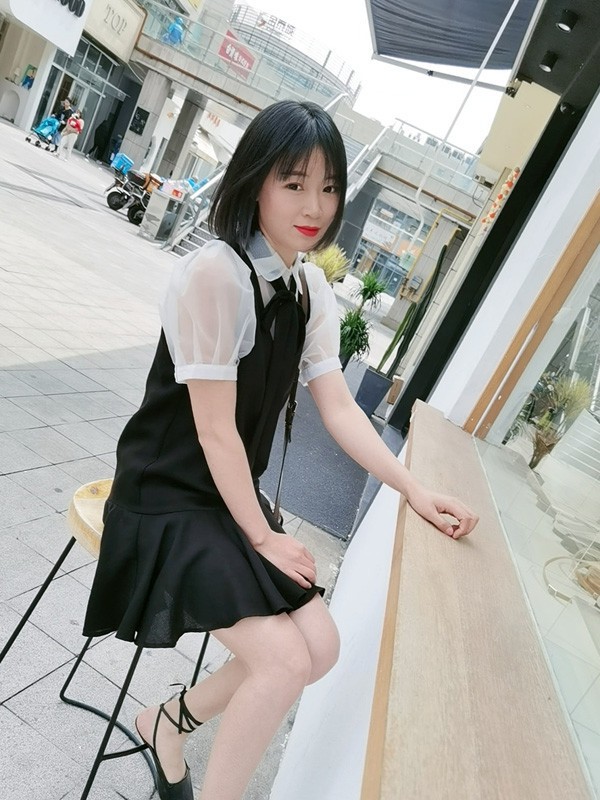 歌瑞丝芬女装2023春夏季黑色连衣裙