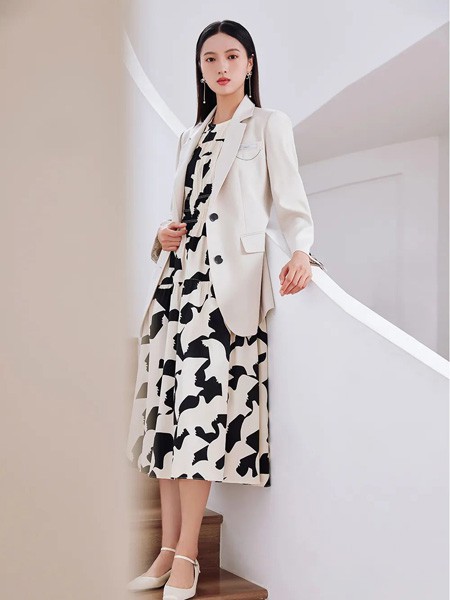 朗文斯汀女装2022秋冬季白色连衣裙