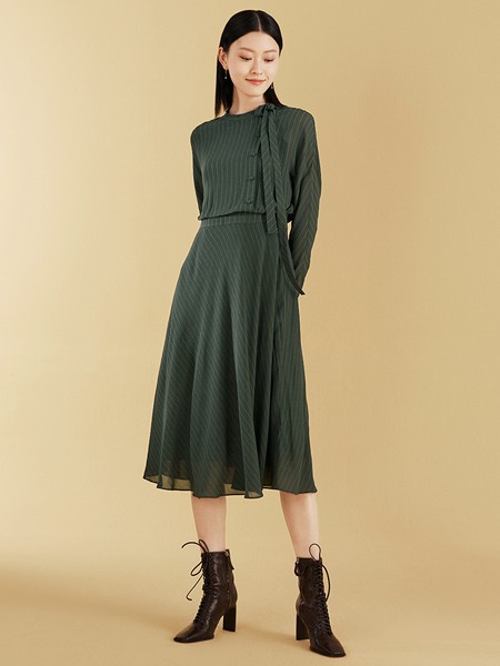 维格娜丝女装2023春夏季黑色半身裙