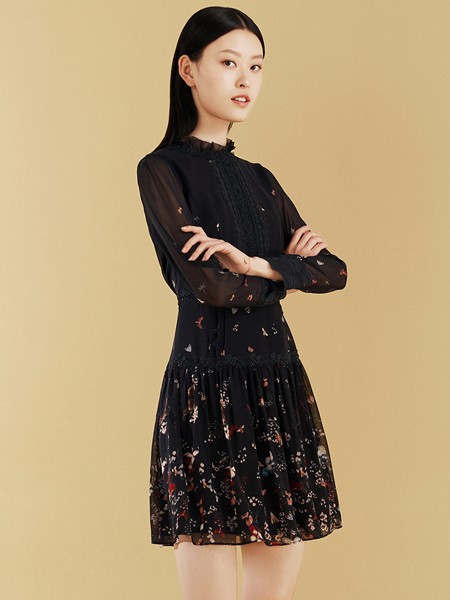 维格娜丝2023春夏季黑色短裙