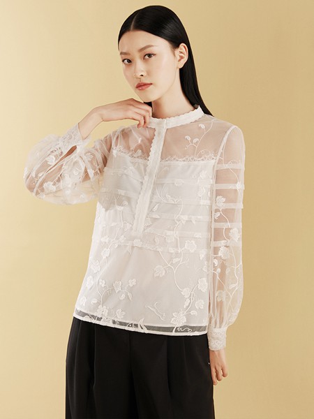 维格娜丝2023春夏季白色蕾丝衫