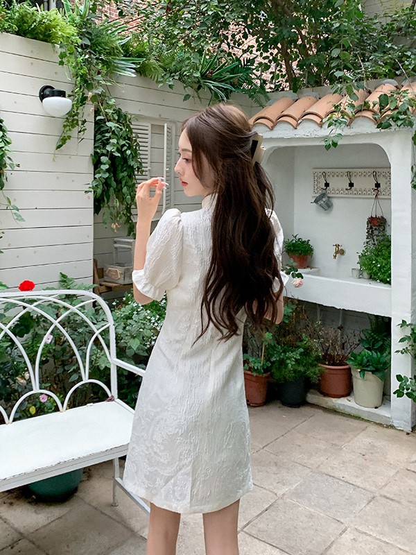 引若2023春夏季白色连衣裙