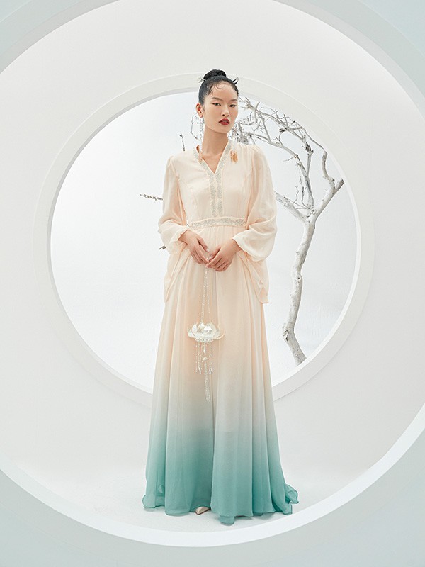 纷丽女装2023春夏季拼色连衣裙