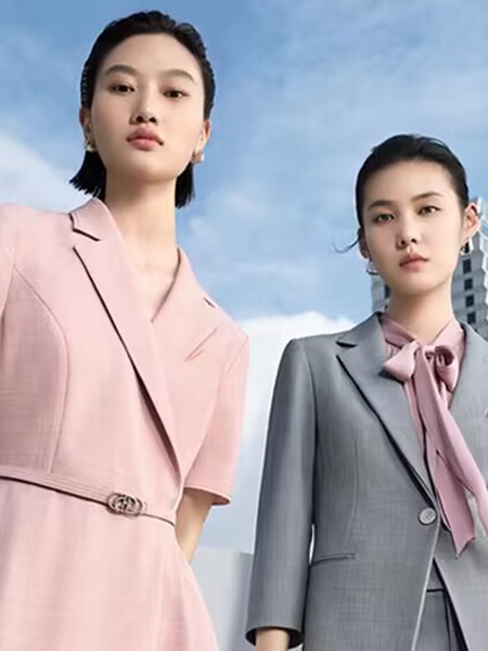 卡迪黛尔2023春夏季粉色连衣裙