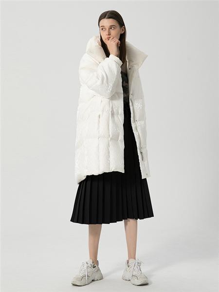 埃文2022秋冬季白色羽绒服