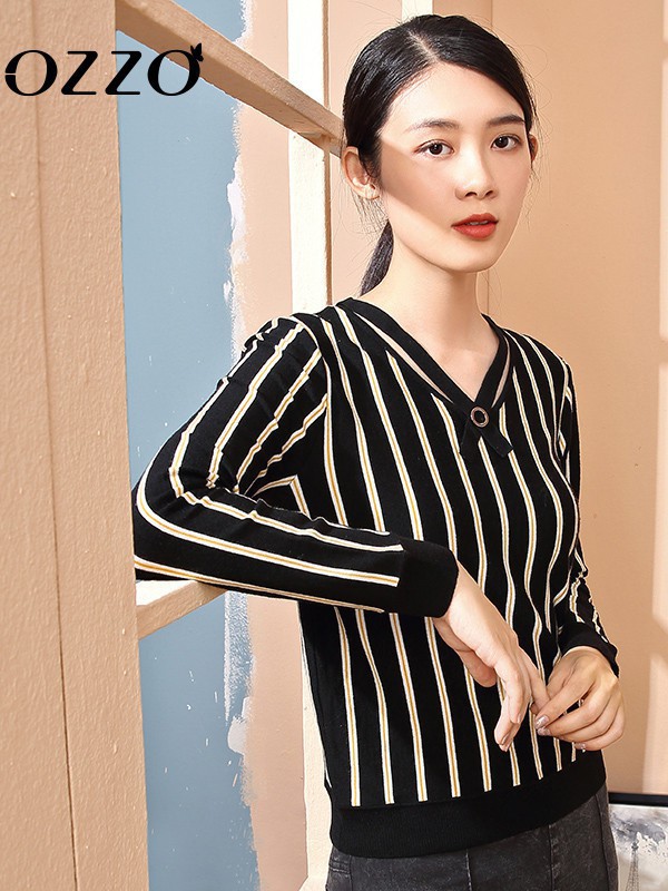 欧尼迩女装2022秋冬季黑色T恤