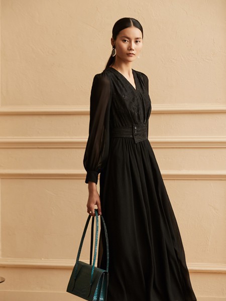 铠琪女装2023春夏季黑色连衣裙