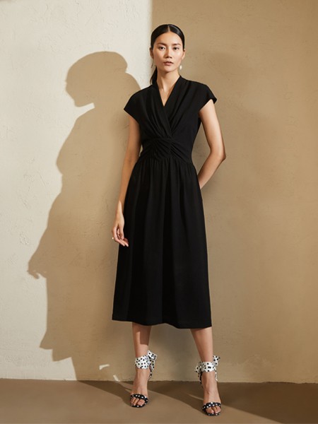 铠琪女装2023春夏季黑色连衣裙