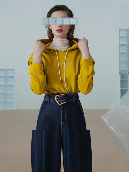 艾托奥女装2022秋冬季黄色卫衣