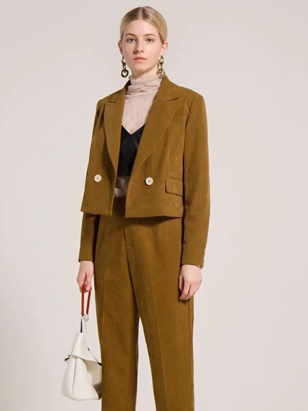 艾托奥女装2022秋冬季黑色背心