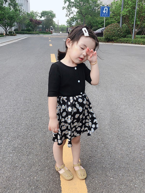 淘衣城堡童装2023春夏季黑色T恤