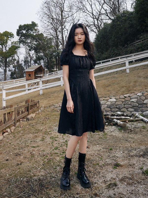 汀丁可2023春夏季黑色连衣裙