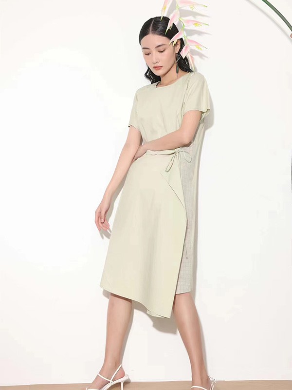 点占女装2023春夏季米色连衣裙