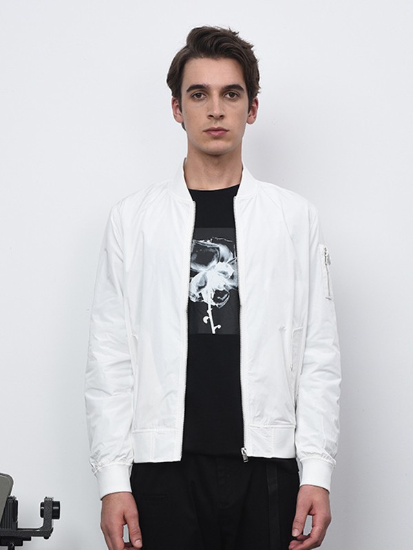 易构2023春夏季黑色T恤